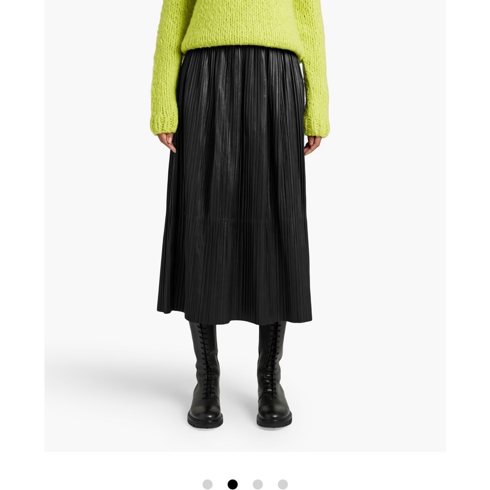 Gabriella Hearst Elegant Black Pleated Skirt